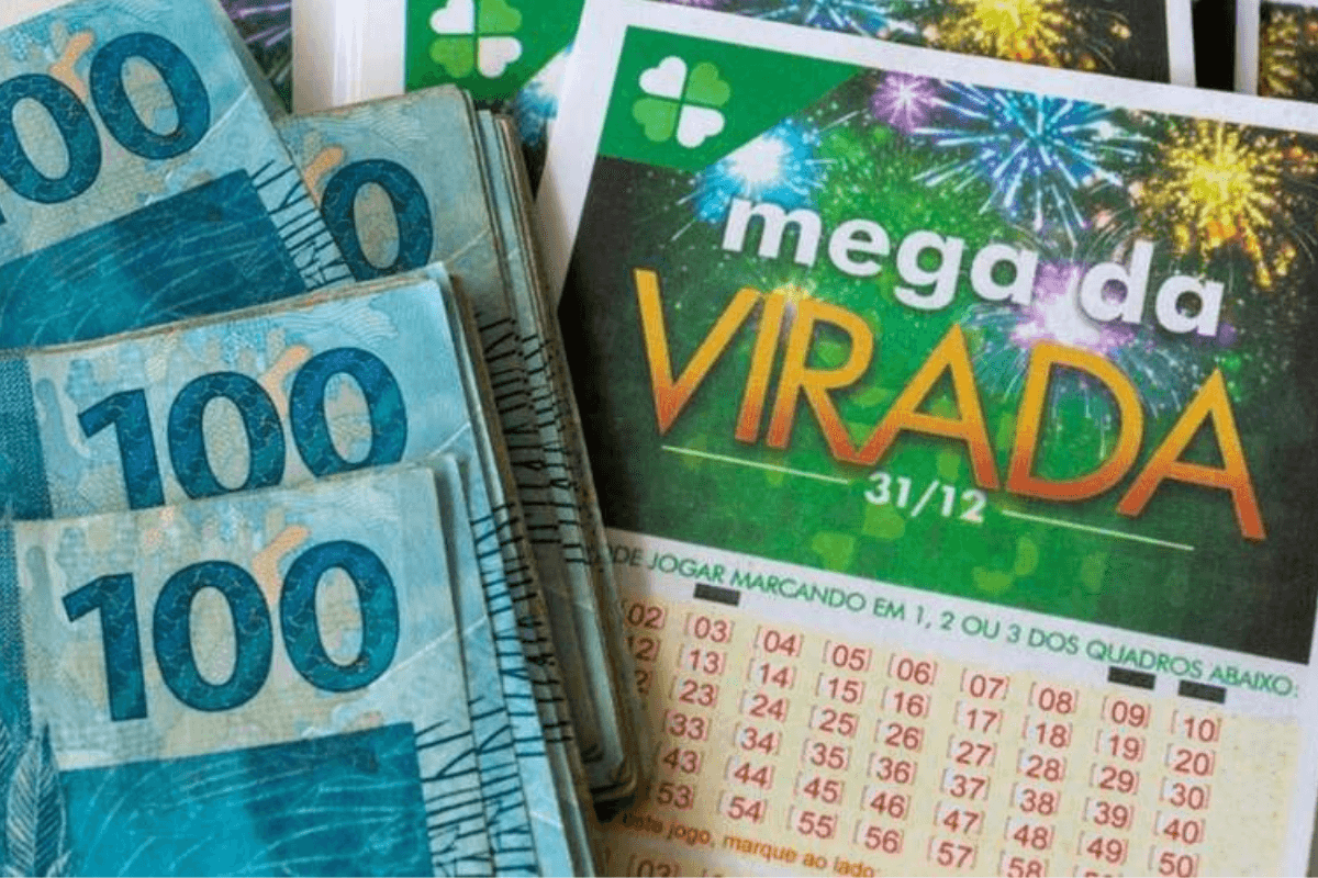 jogo da mega da virada junto com notas de R$100,00
